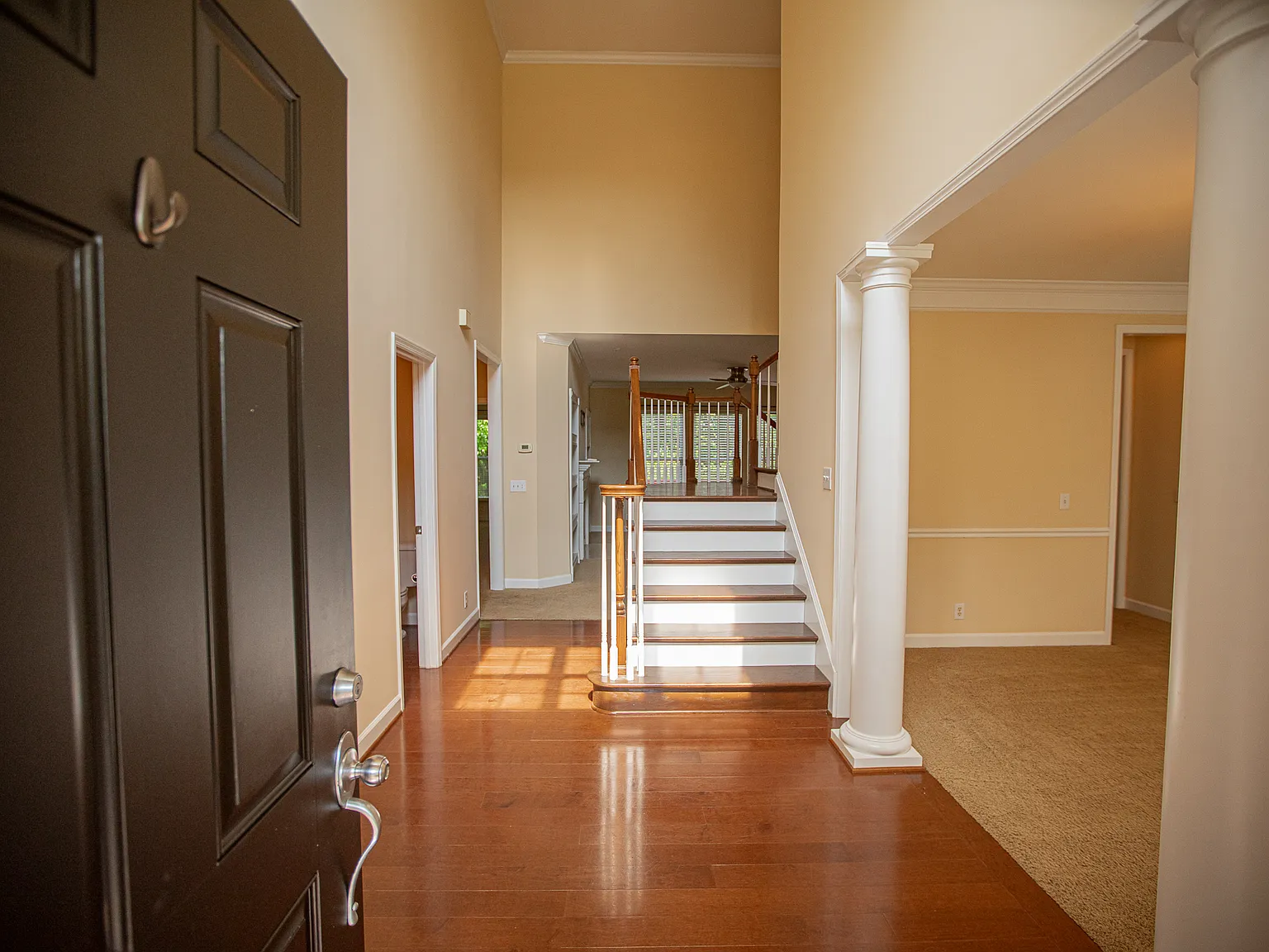 5 bed, 3886 sqft, $4,099 — Photo 4