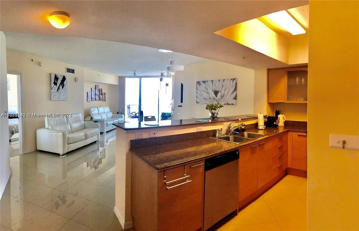 Building Photo - 16699 Collins Ave #1705