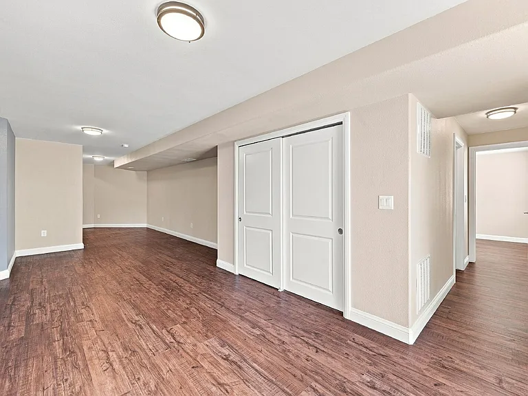 5671 Majestic Dr — Photo 33