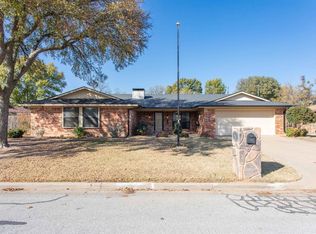 914 Mohawk Dr, Burkburnett, TX 76354