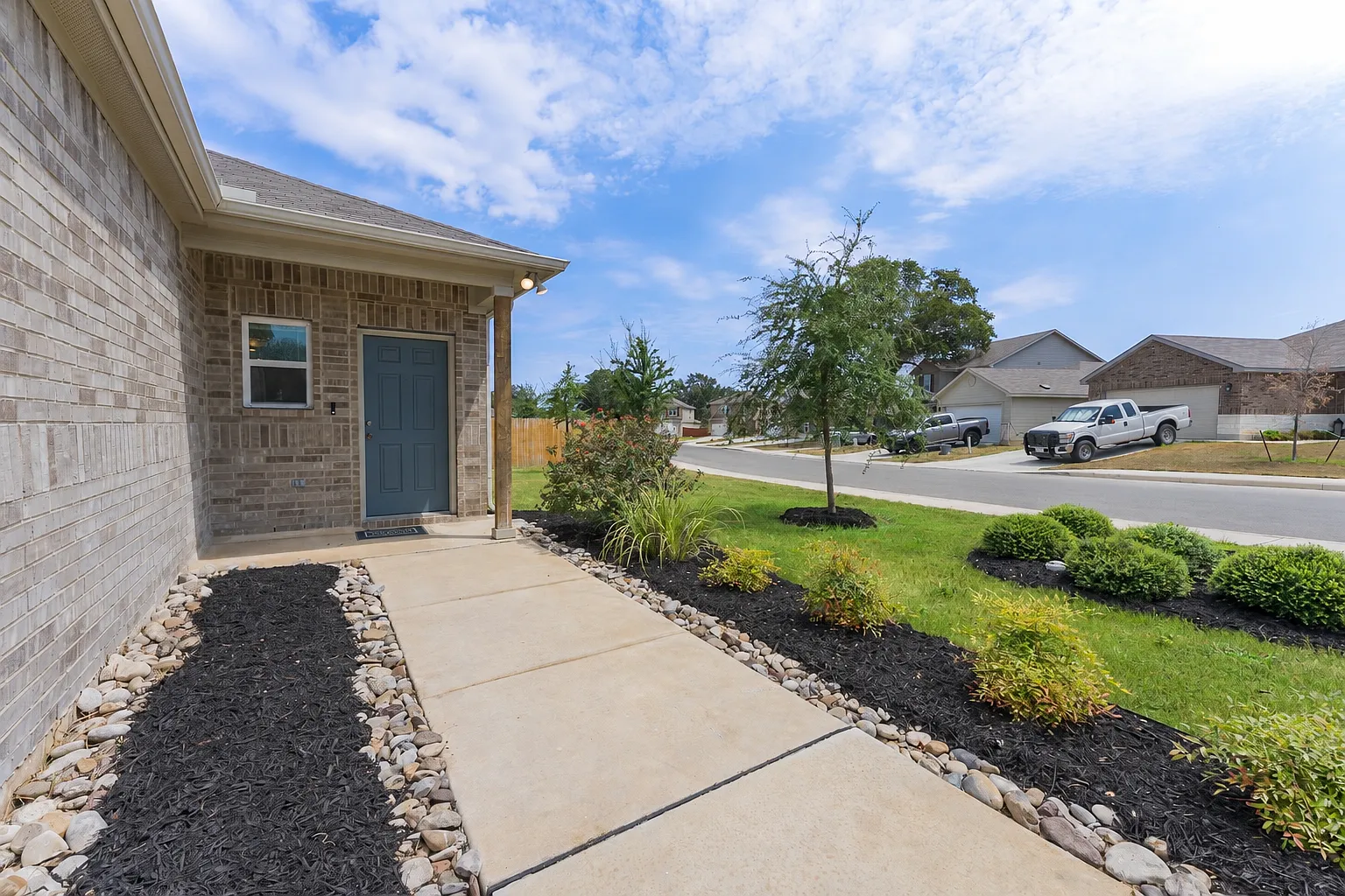 3 bed, 1373 sqft, $1,600 — Photo 2