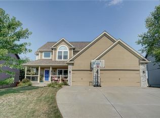 17811 Grey Hawke Rdg, Smithville, MO 64089