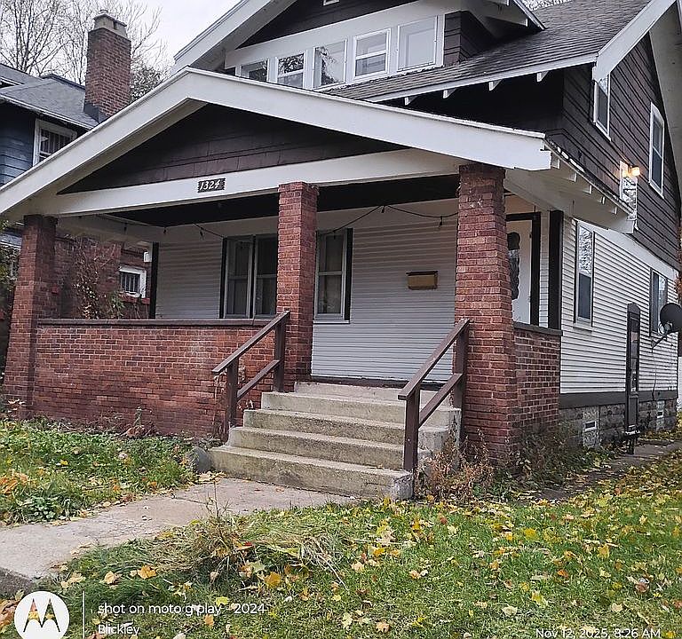 Front view of 1324 Dunham St