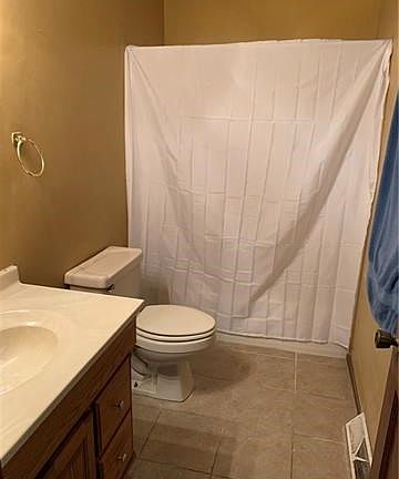 4th image of 5707 S 22nd St