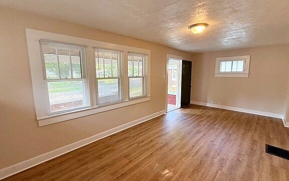 3rd image of 5936 Dewey Ave