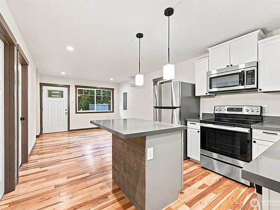 5th image of 4338 Herring St