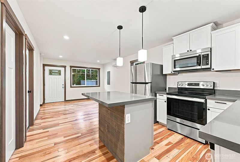 5th image of 4338 Herring St