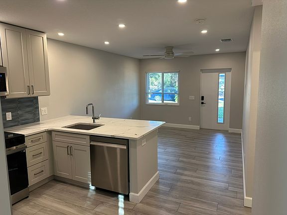 Kitchen/ Living Room