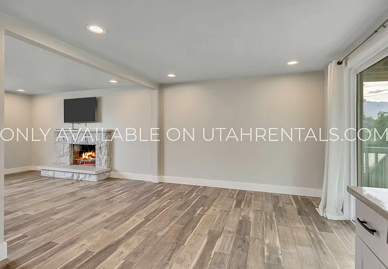 336 E Rena Ave — Photo 6