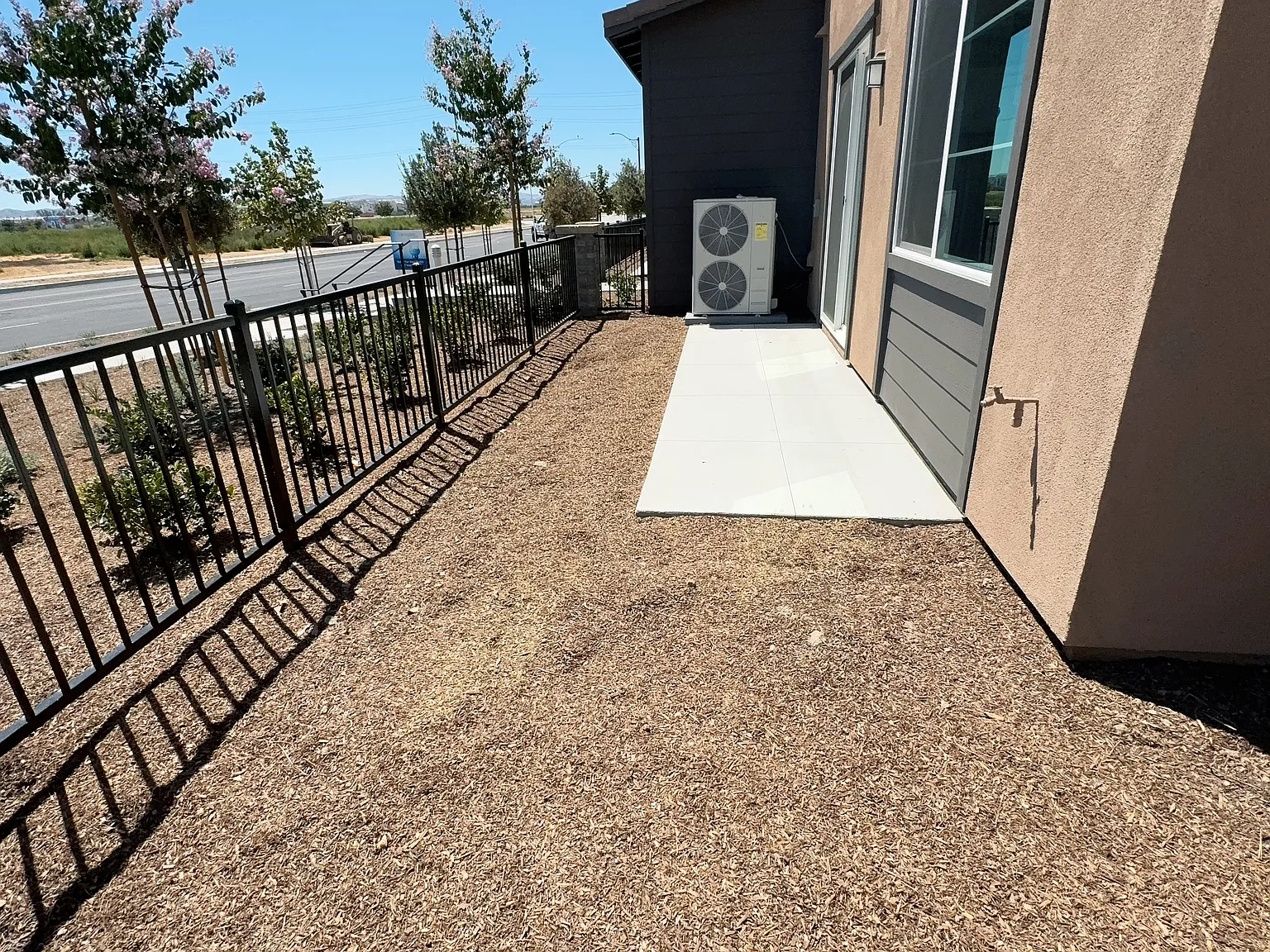 3 bed, 1815 sqft, $3,700 — Photo 3