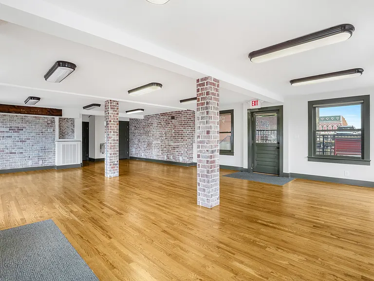 594 Locust Street125 West 6th Ave — Photo 8