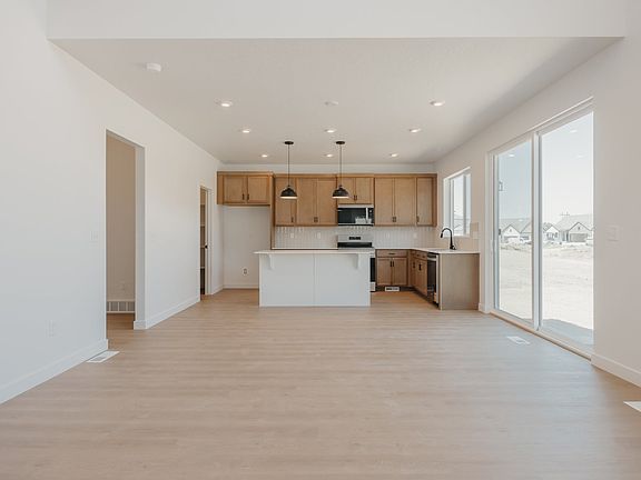 3rd image of 924 W Columbia Ct #110