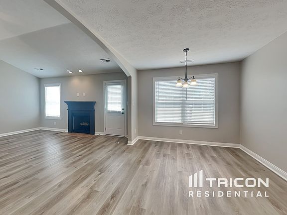 4th image of 2448 Andersonville Dr