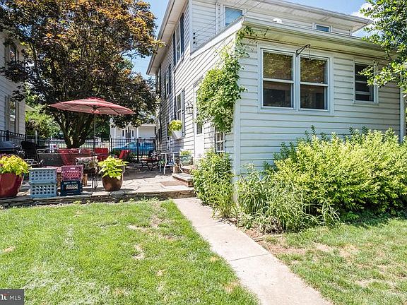 2nd image of 209 S Washington St