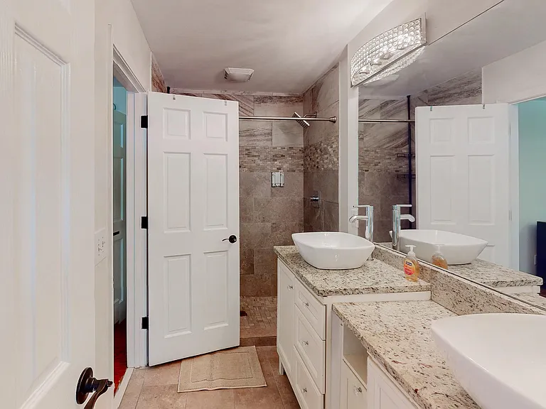 W Lakeshore Dr — Photo 6