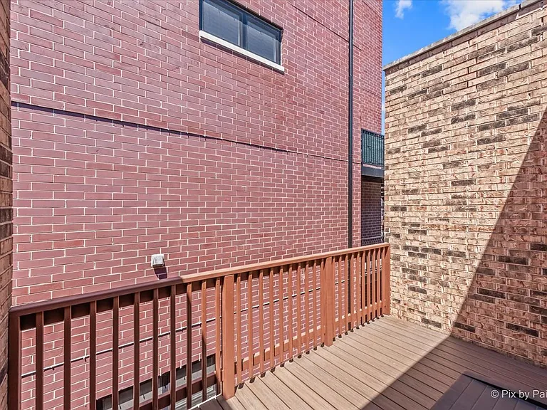 832 W Barry Ave #2 — Photo 12