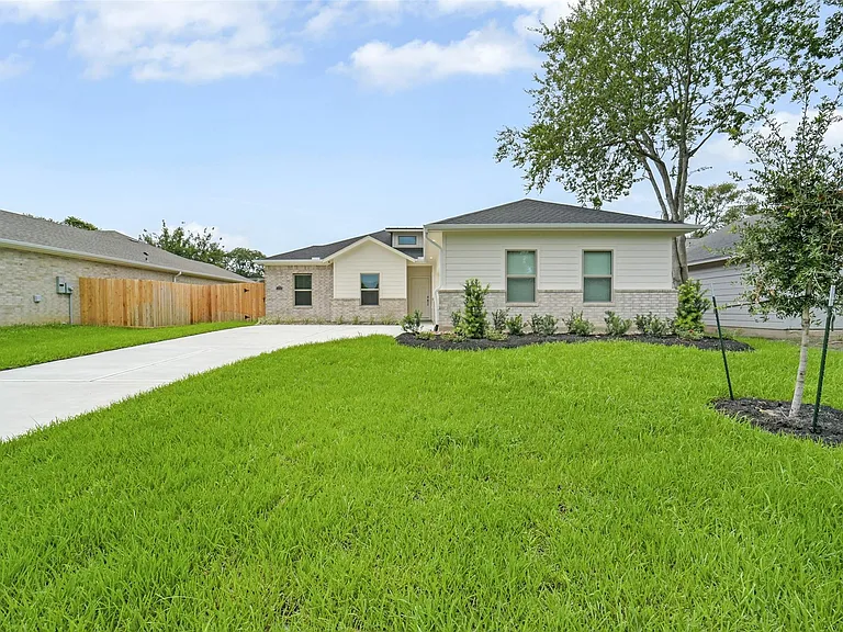 13315 Campos Dr — Photo 24