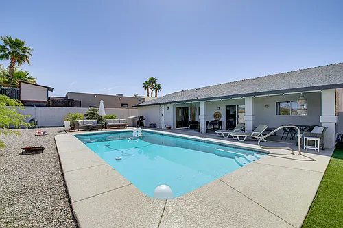 2811 Oakridge Dr Photo 1
