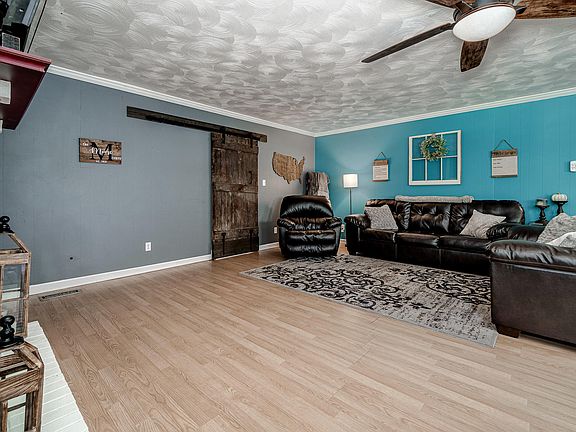 2nd image of 1013 Simmons Street