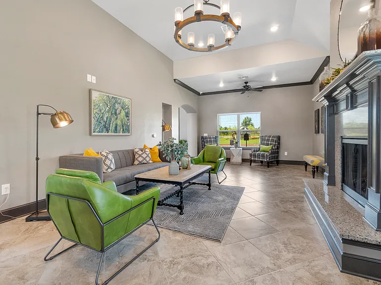 Willow Creek Apartments — Photo 19