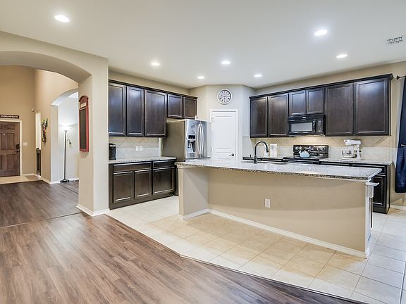 4th image of 3412 Woodlawn Farms