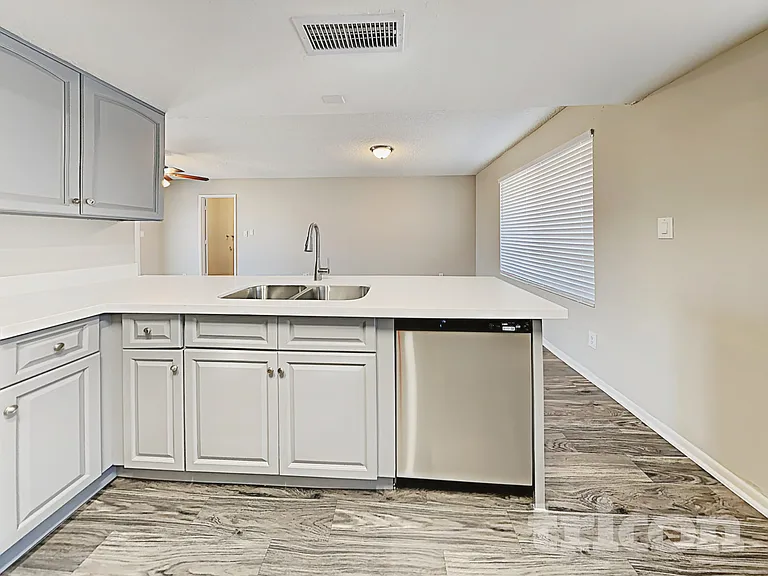 7805 W Cora Ln — Photo 6