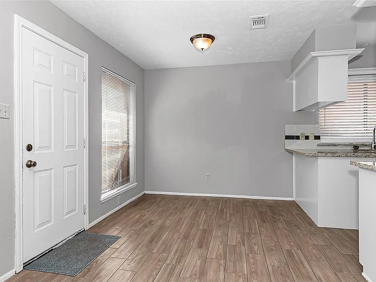 2710 Green Fields Dr — Photo 5