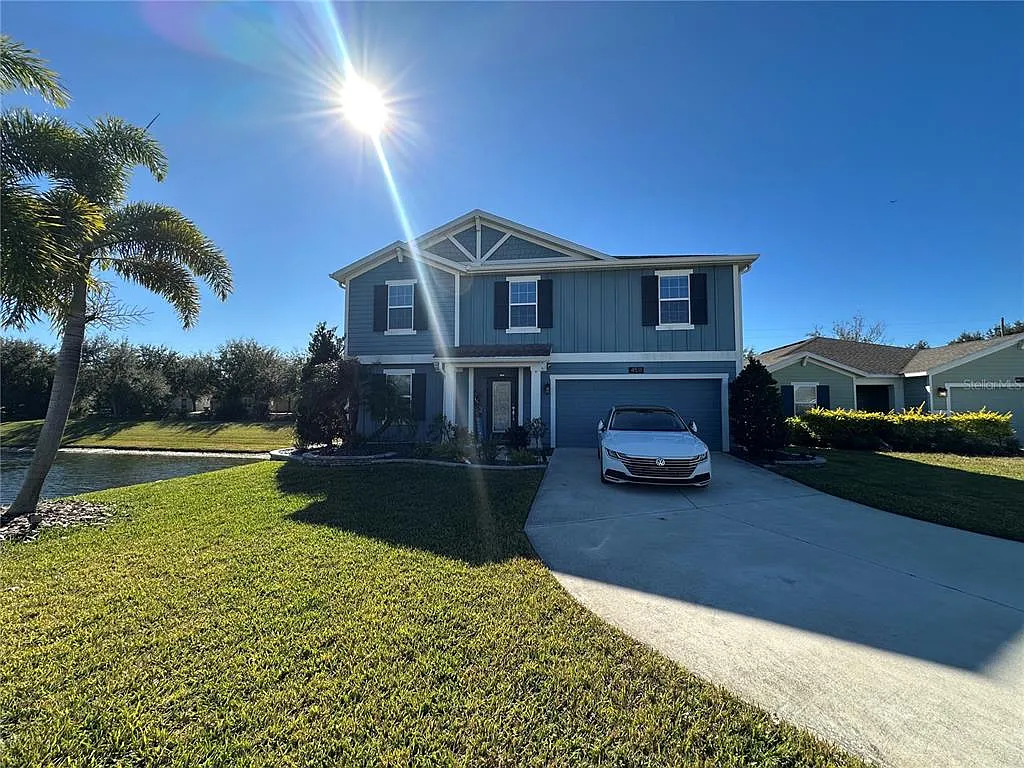 5 bed, 2.5 bath, 2915 sqft, $2,900 — Photo 2