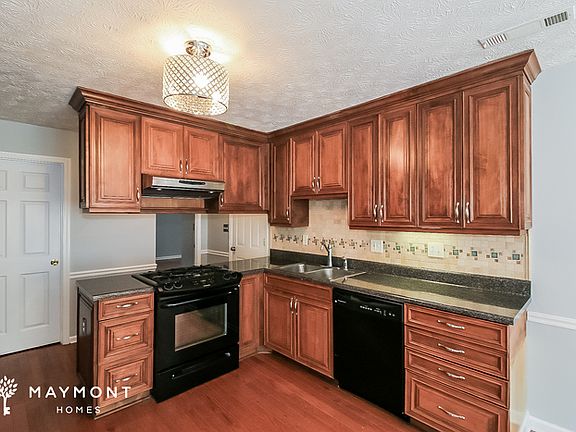 5th image of 295 N Oakland Cir