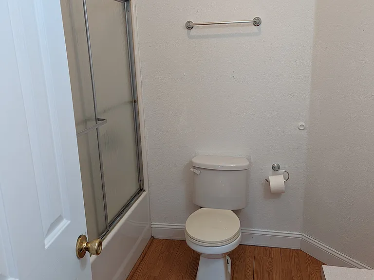 514 Holbrook St — Photo 13
