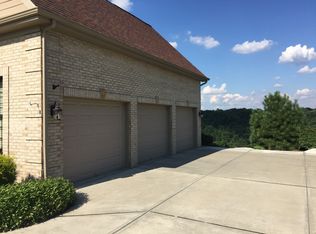 2137 Johns Ridge Rd, Coraopolis, PA 15108