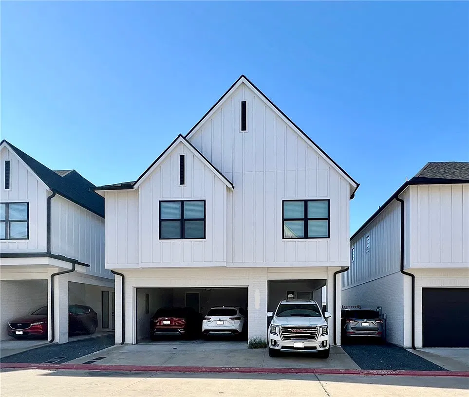 4 bed, 4.5 bath, 2101 sqft, $3,800 — Photo 1