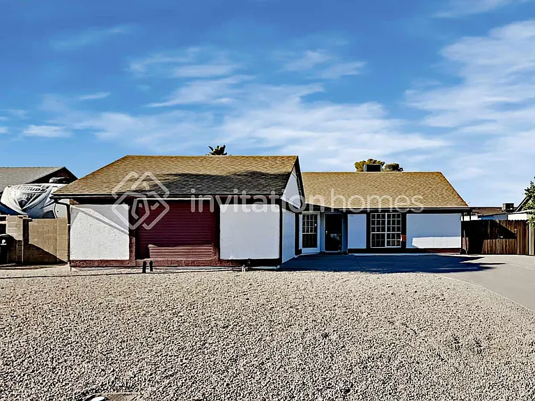7141 W Paradise Dr — Photo 1