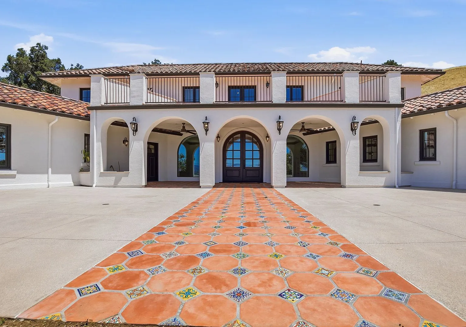 Luxury Foothills Estate | 4 Bed + Loft | 4.5 Bath | 6,200 Sq Ft | $7,600/month — Photo 2