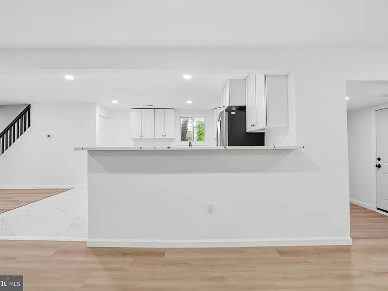 227 W Ferry Rd — Photo 14