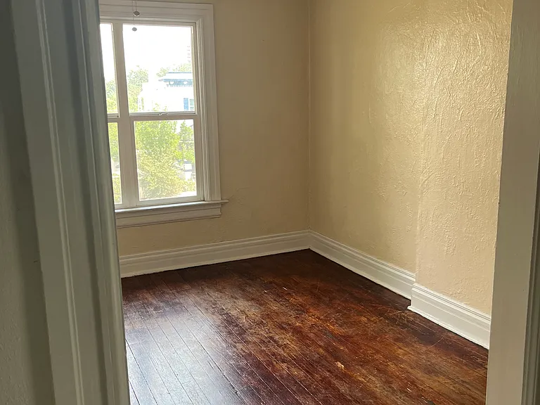 251 Logan St — Photo 9