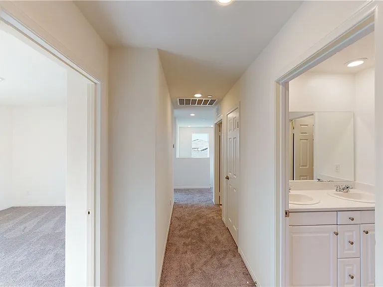 21084 Telegraph Rd — Photo 15