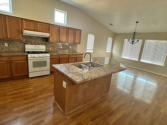 5th image of 2129 W Park Dr