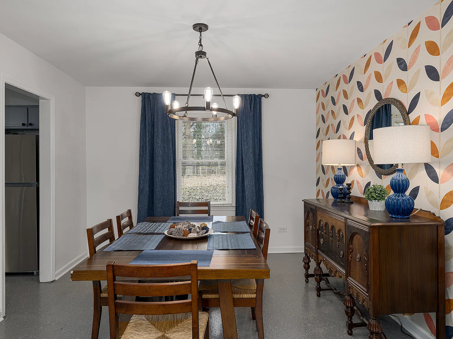 3 bed, 2.5 bath, 1838 sqft, $3,200 — Photo 3