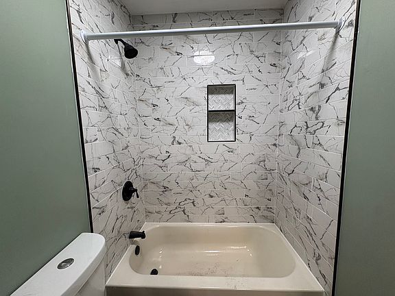 3rd image of 429 John St #2