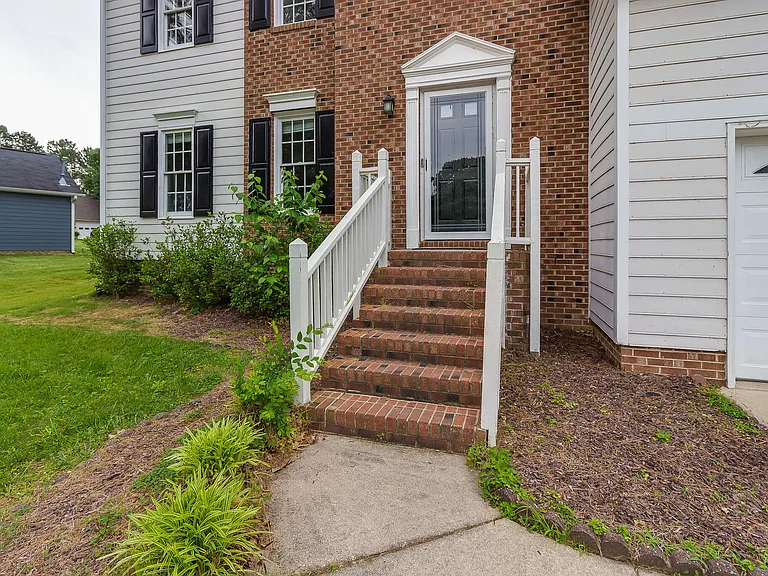 805 Penncross Dr — Photo 5