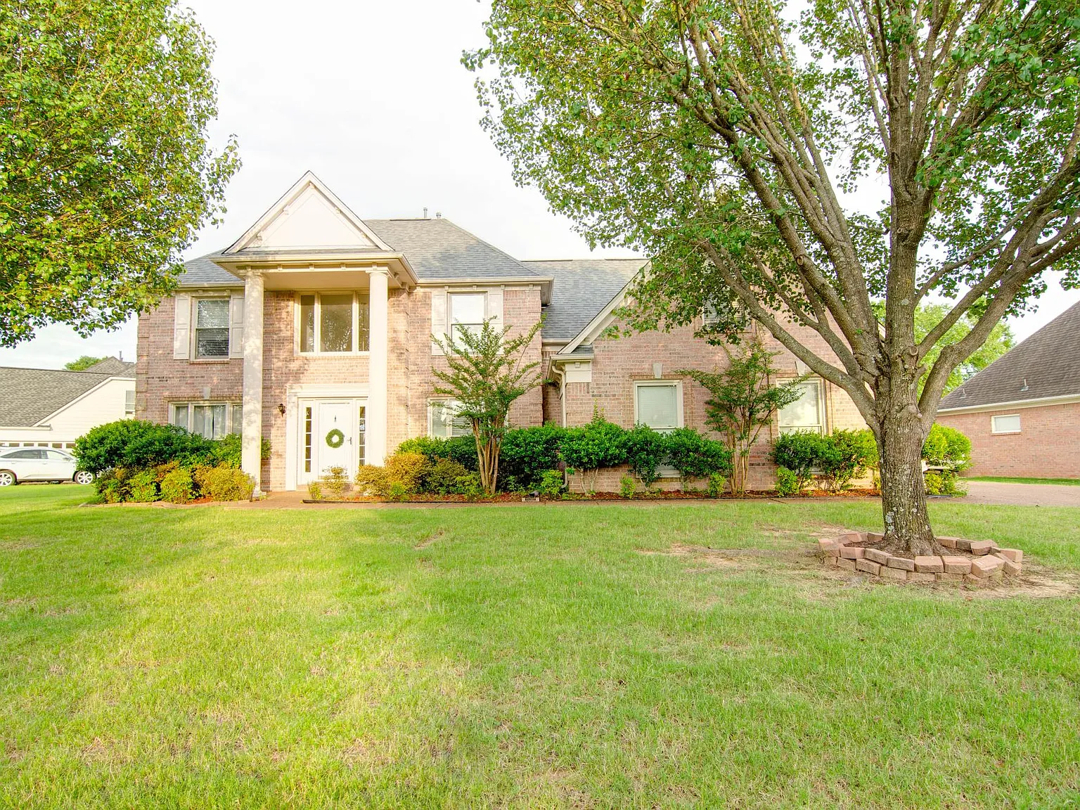 5 bed, 3.5 bath, 3500 sqft, $2,950 — Photo 2