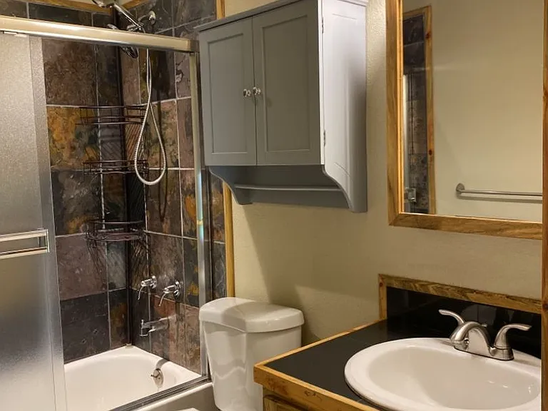 517 Endicott St — Photo 37