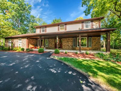 8374 Bridge Rd, Grosse Ile, MI, 48138