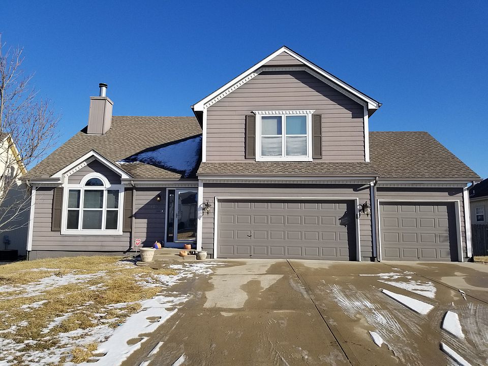 3 Car Garage