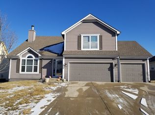 5425 NE Holiday Dr, Lees Summit, MO 64064