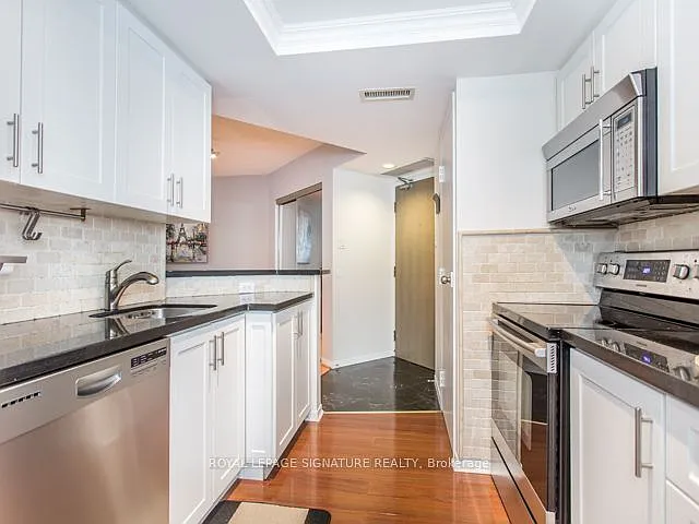 1001 Bay St #1007 — Photo 13