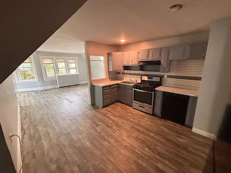547 W Ferry St #5 — Photo 1