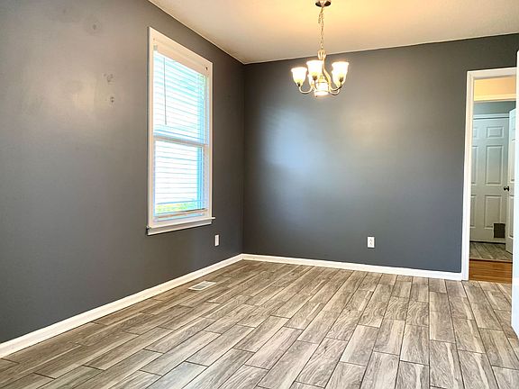 5th image of 212 Bradley Ct