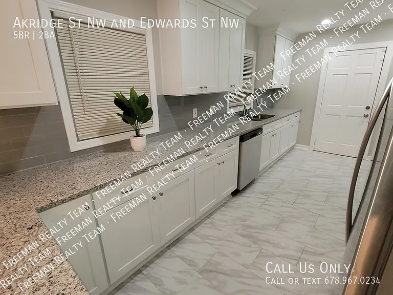 Akridge St NW — Photo 41
